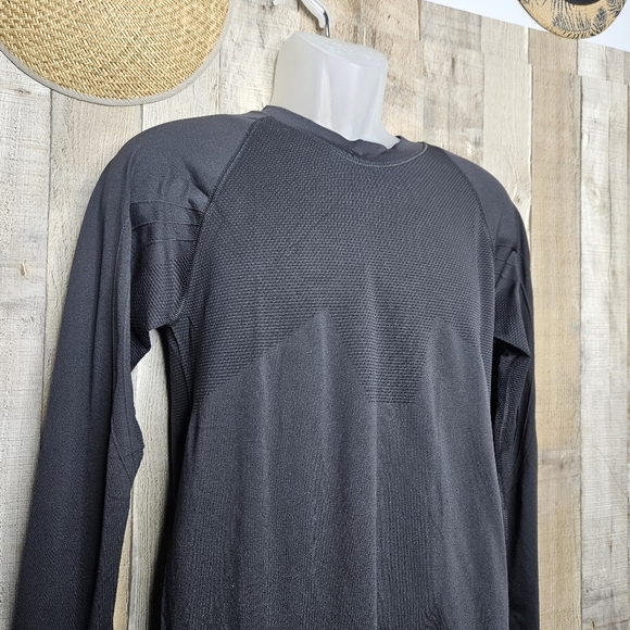 CHAMPION Long Sleeve Black Hybrid Activewear Pullover T-Shirt  Size L/XL - Picture 2 of 9